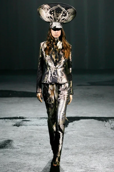 Look 10